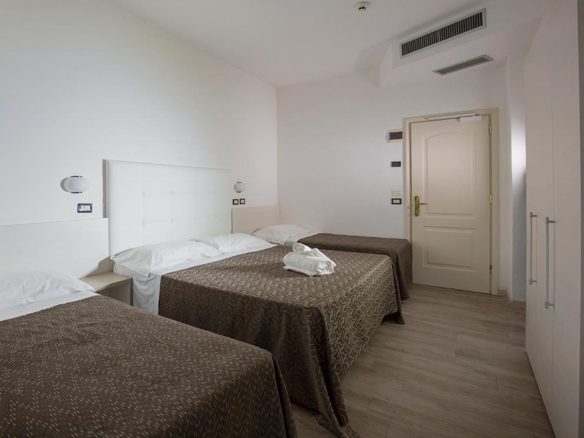 Hotel Elite كاتوليكا المظهر الخارجي الصورة