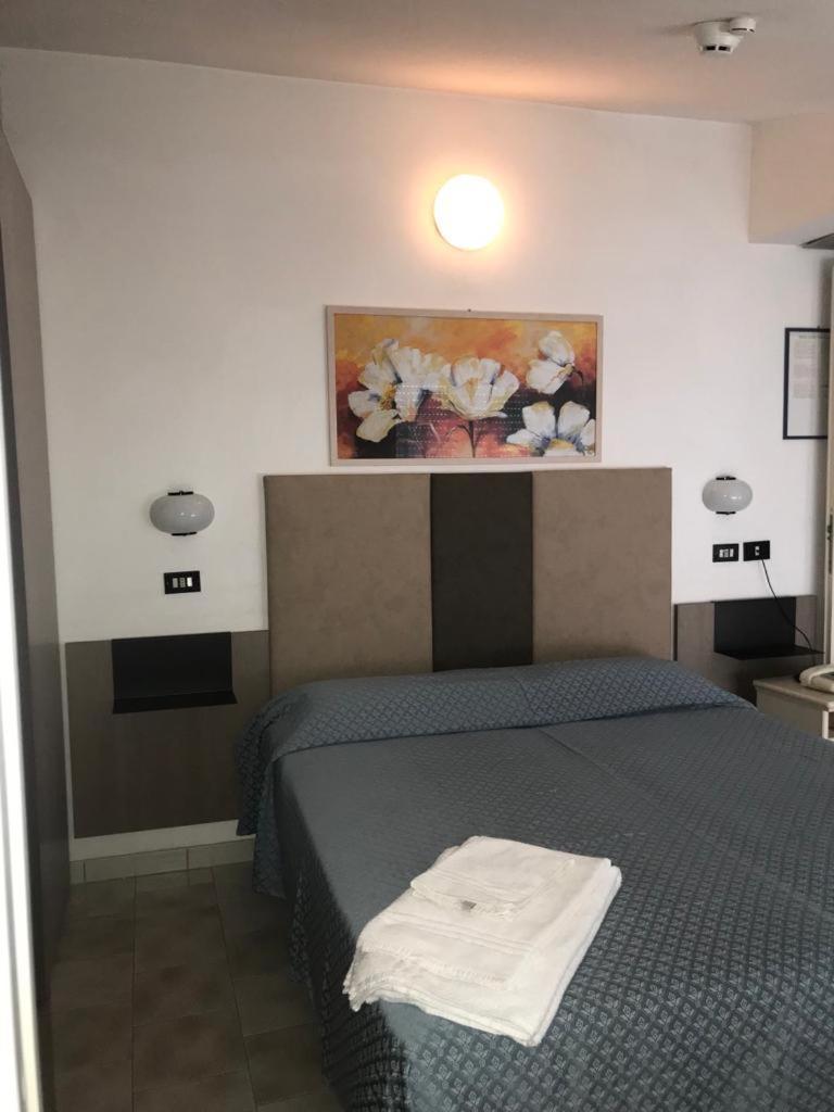 Hotel Elite كاتوليكا المظهر الخارجي الصورة