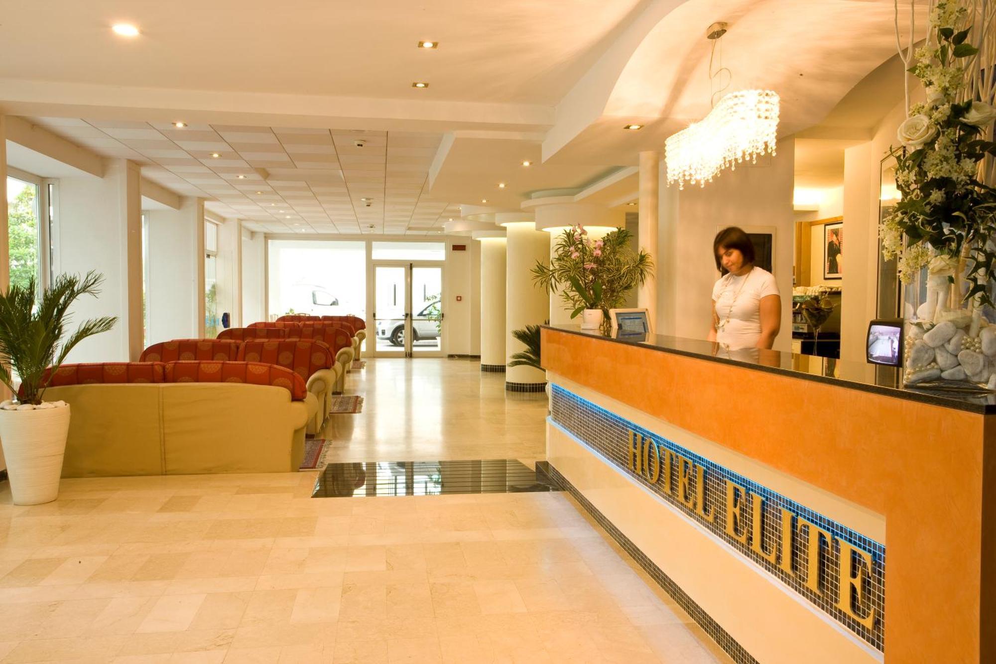 Hotel Elite كاتوليكا المظهر الخارجي الصورة