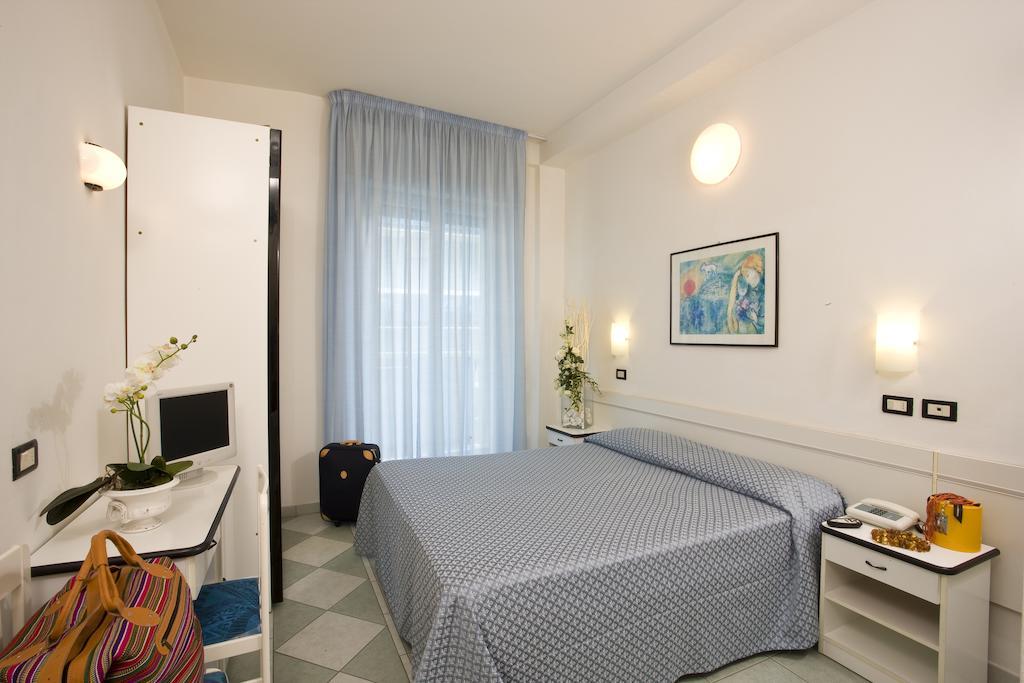 Hotel Elite كاتوليكا الغرفة الصورة