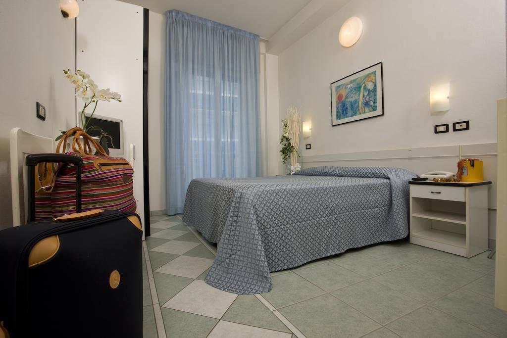 Hotel Elite كاتوليكا الغرفة الصورة